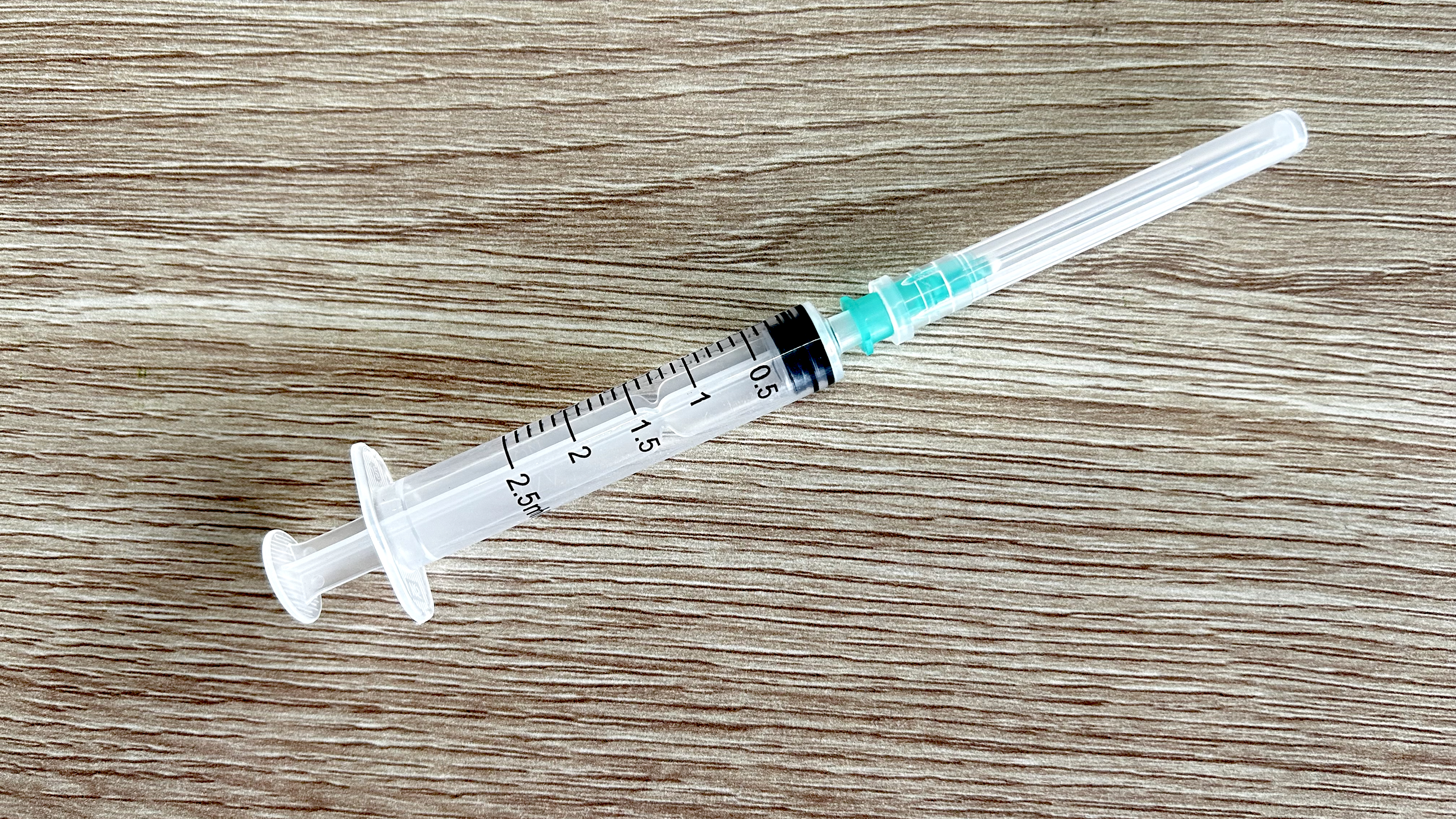 jeringa de 2,5 ml con aguja 21G